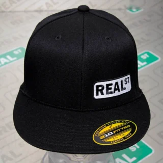 Gorro Real Street negro con logo gris y contorno negro, talla S/M, ajustada.