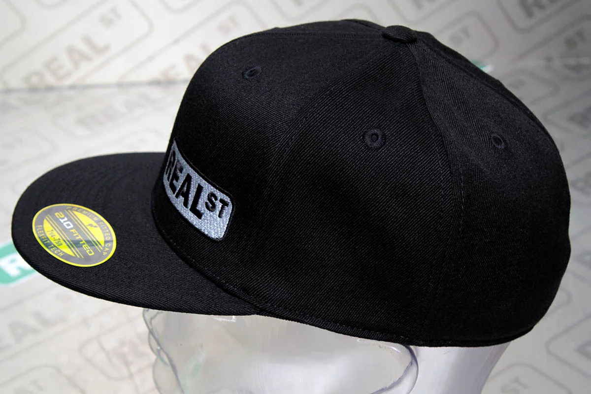 Gorro Real Street negro con logo gris y contorno negro, talla S/M, ajustada. - Imagen 2